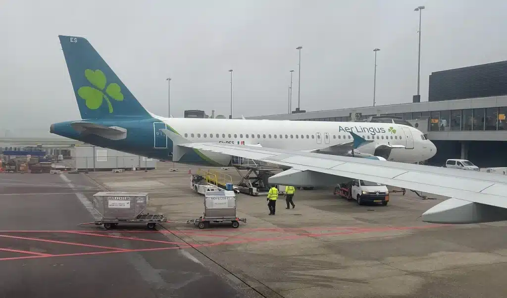 arrival at the gate aer lingus a320 dublin to amsterdam