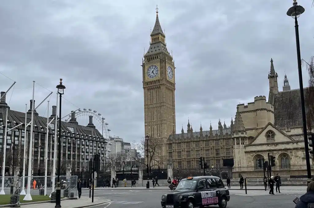 big ben on a cloudy day
