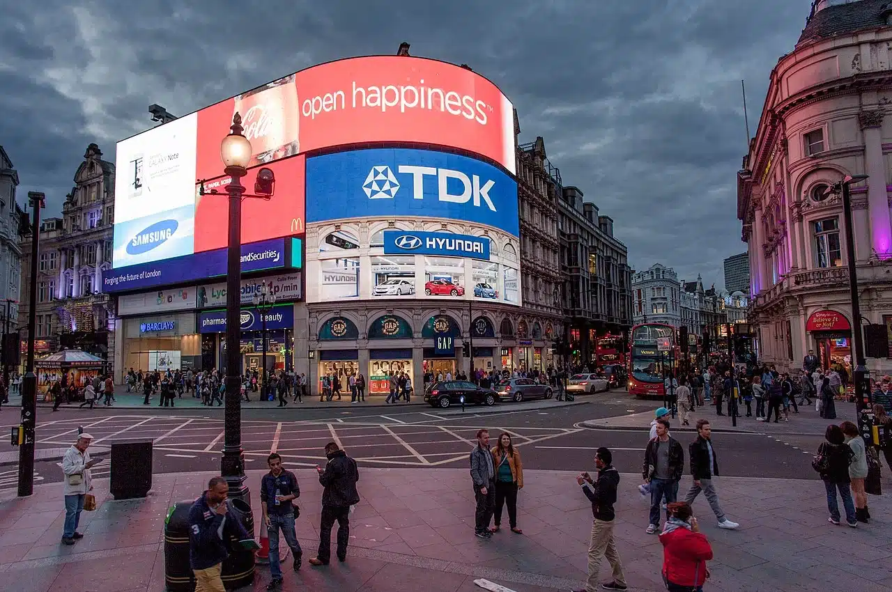 piccadilly-circus-lights-advertisements