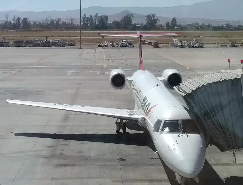 tar-aerolineas-yourweekendtravel-embraer-145
