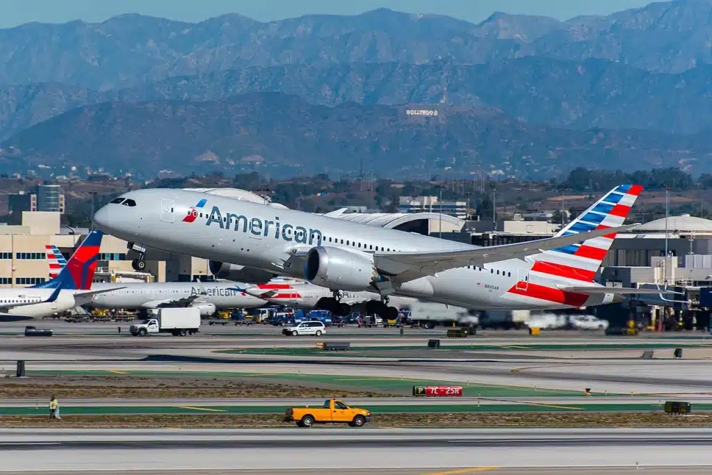 American Airlines Boeing 787 Dreamliner taking off at Los Angeles International Airport