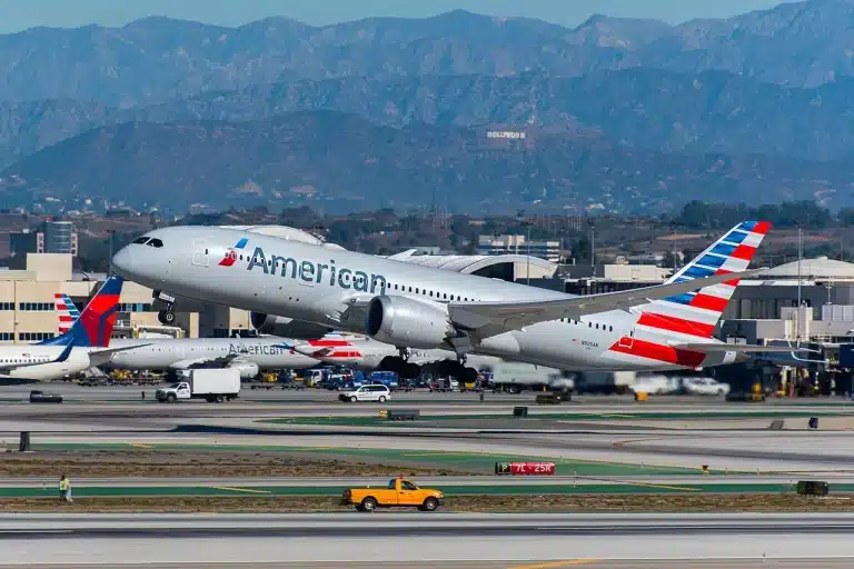 American Airlines Boeing 787 Dreamliner taking off at Los Angeles International Airport