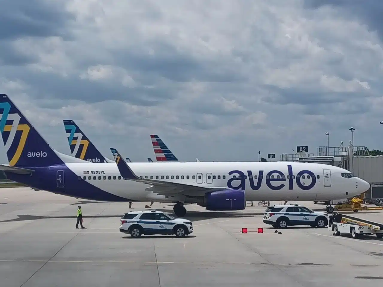 Avelo Airlines Boeing 737 at the gate.