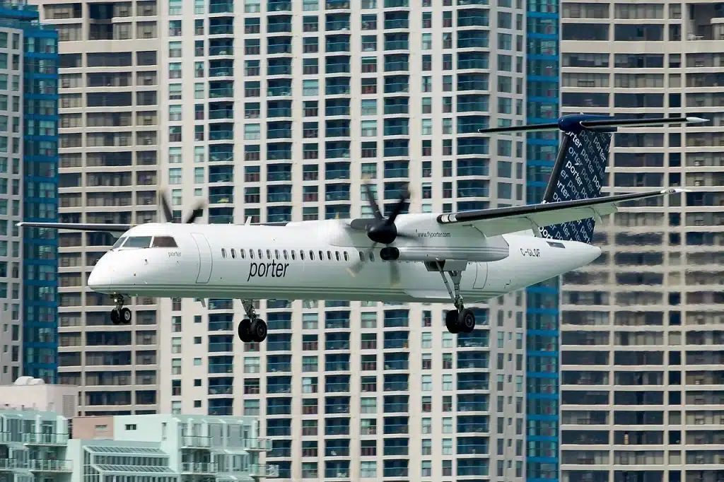 Porter Airlines Dash 8 coming in for a landing