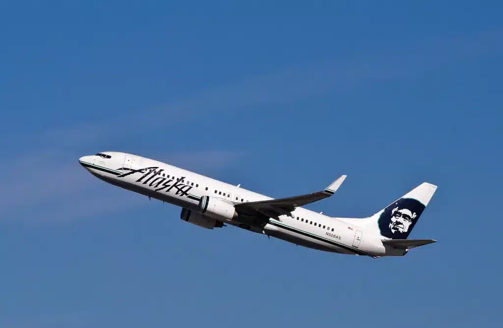 Alaska Airlines Boeing 737-800 taking off.