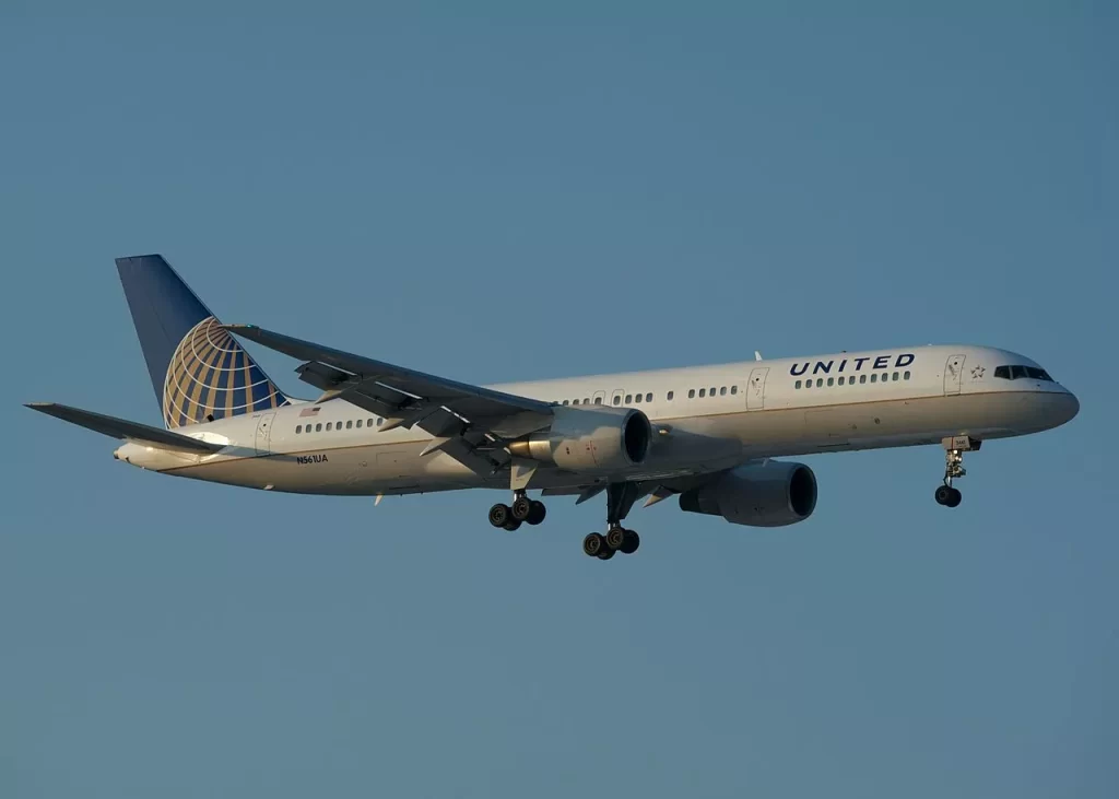 United Airlines Boeing 757 is capable of flying into Lima's high elevation.