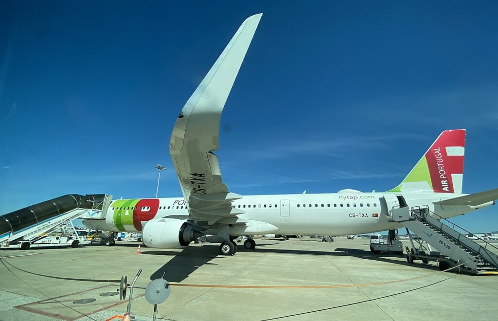 This is a TAP Air Portugal's Airbus A321LR.