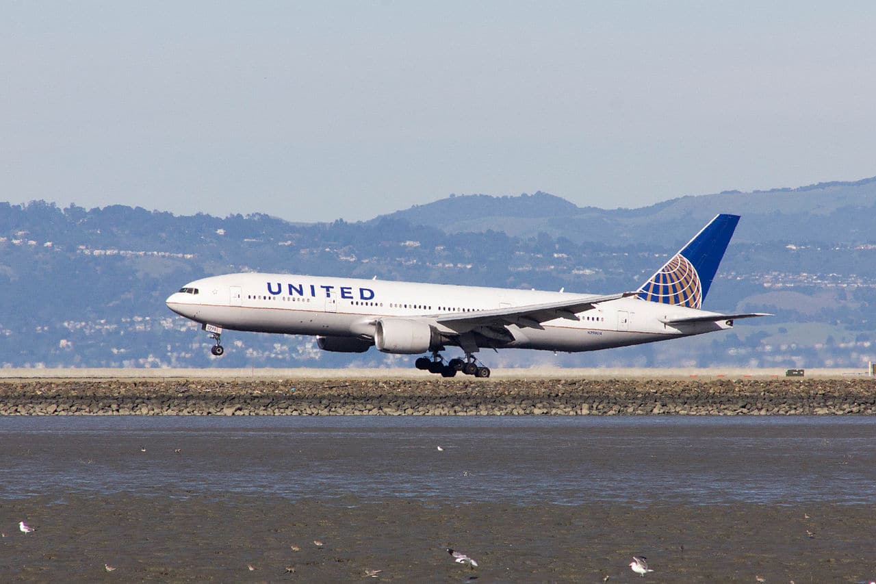 United Airlines Boeing 777