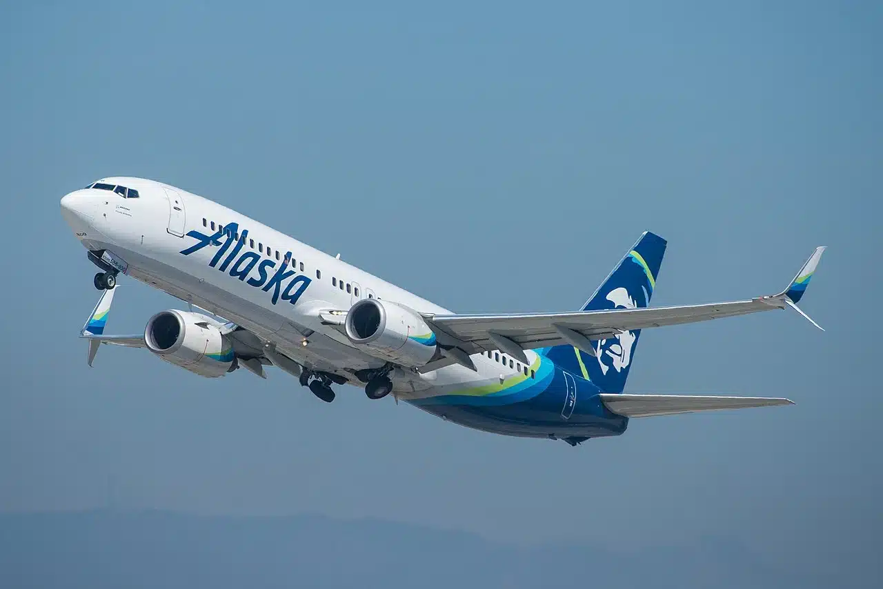Alaska Airlines Boeing 737-800 departing out of Los Angeles.