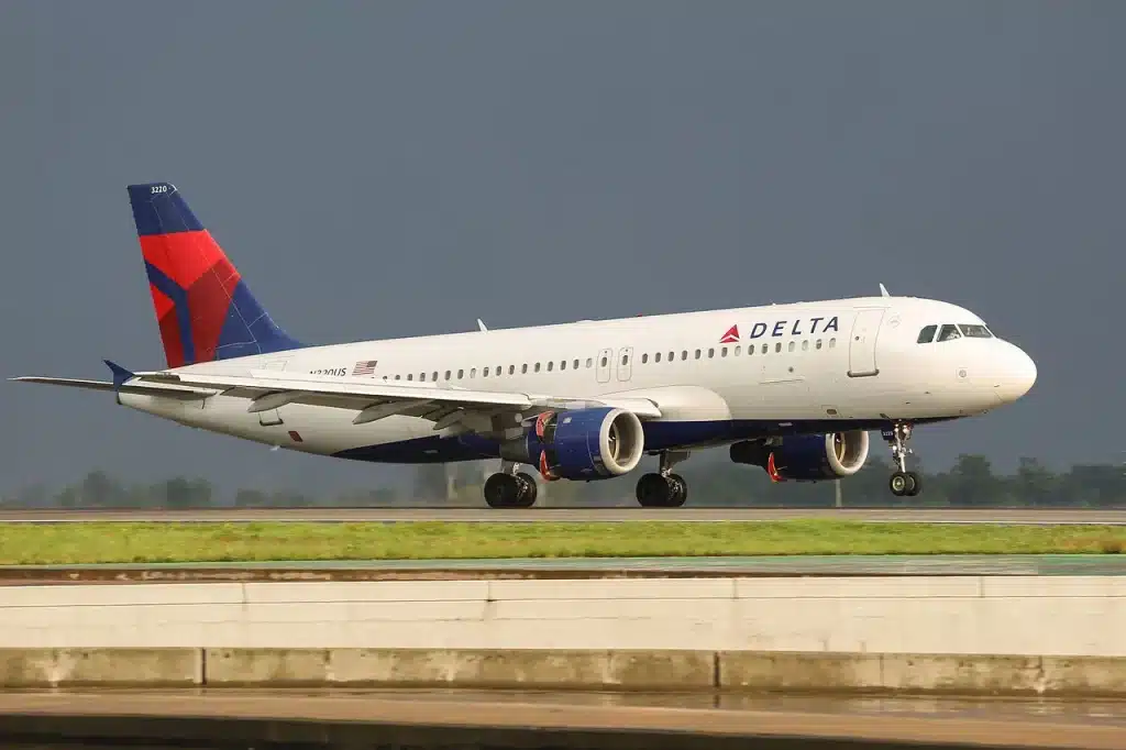Delta Airlines Airbus A320 coming in for a landing.