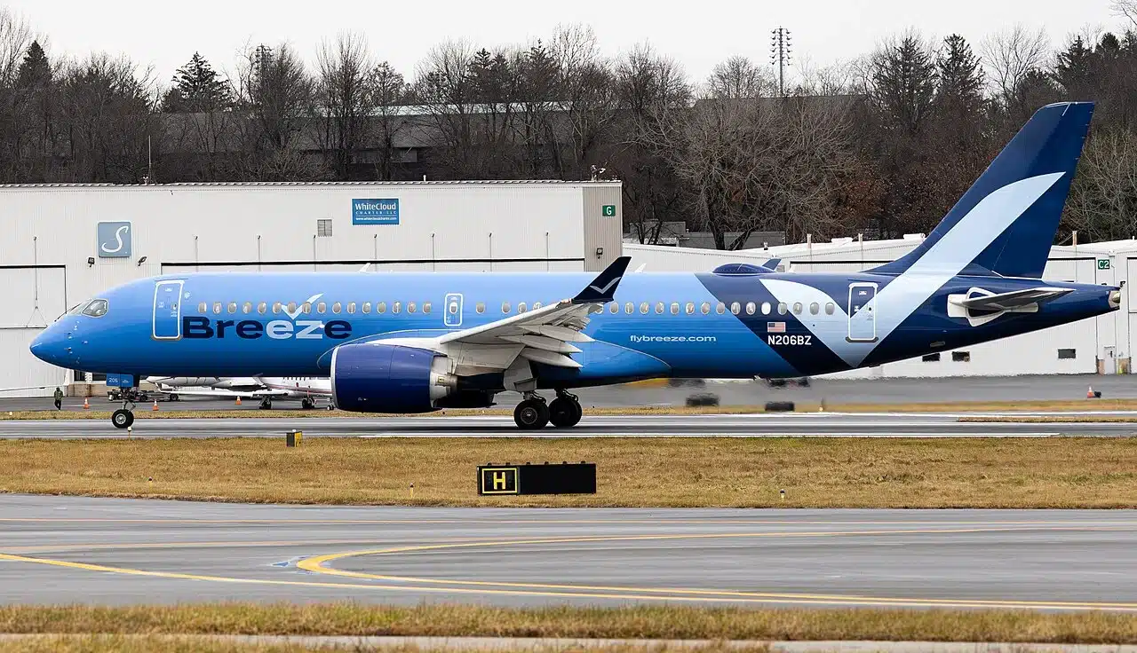 Breeze Airways Airbus A220