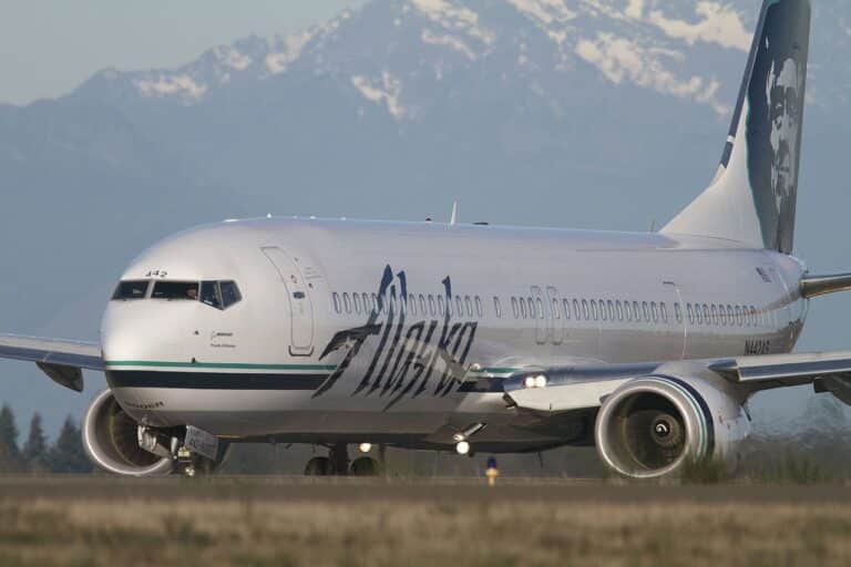 Boeing 737-900ER flies mostly Alaska's longer ranged flights.