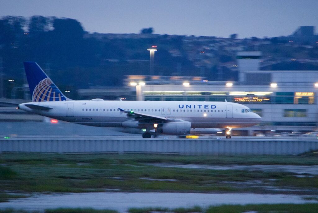 The Airbus A320 fleets is solely used on the route between Pittsburgh and Chicago.