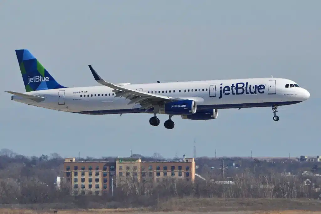 A JetBlue Airbus A321 landing at JFK Airport.