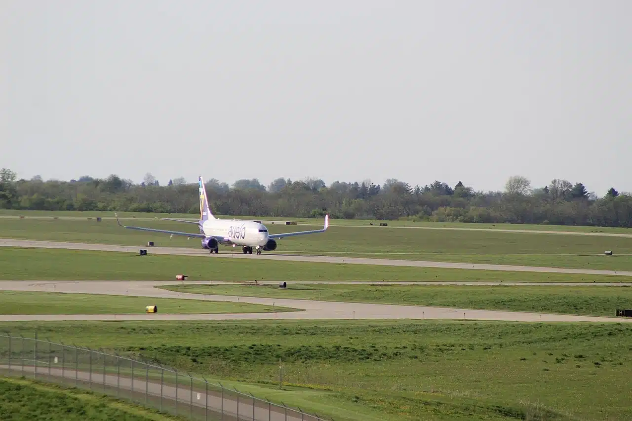 Avelo Airlines Boeing 737 Taxiing