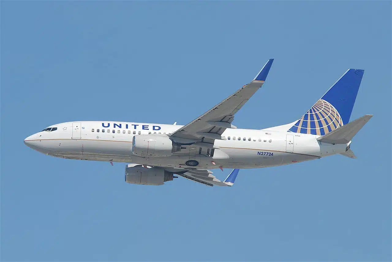 United Airlines will fly it's Boeing 737-700 into Dominica.