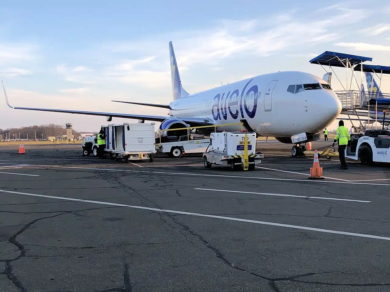 Avelo Airlines Boeing 737 at Tweed New Haven.