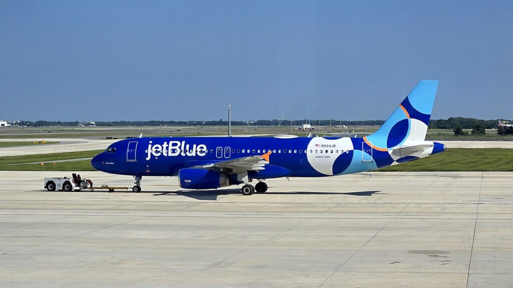 JetBlue Airbus A320 ready for engine start at Orlando.
