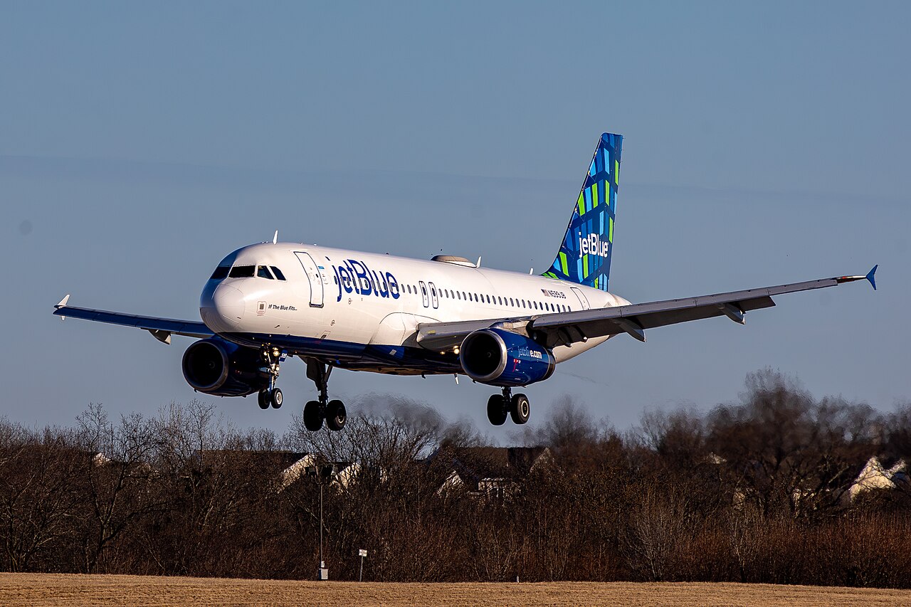 JetBlue Airways Airbus A320 landing at Westchester County Airport.