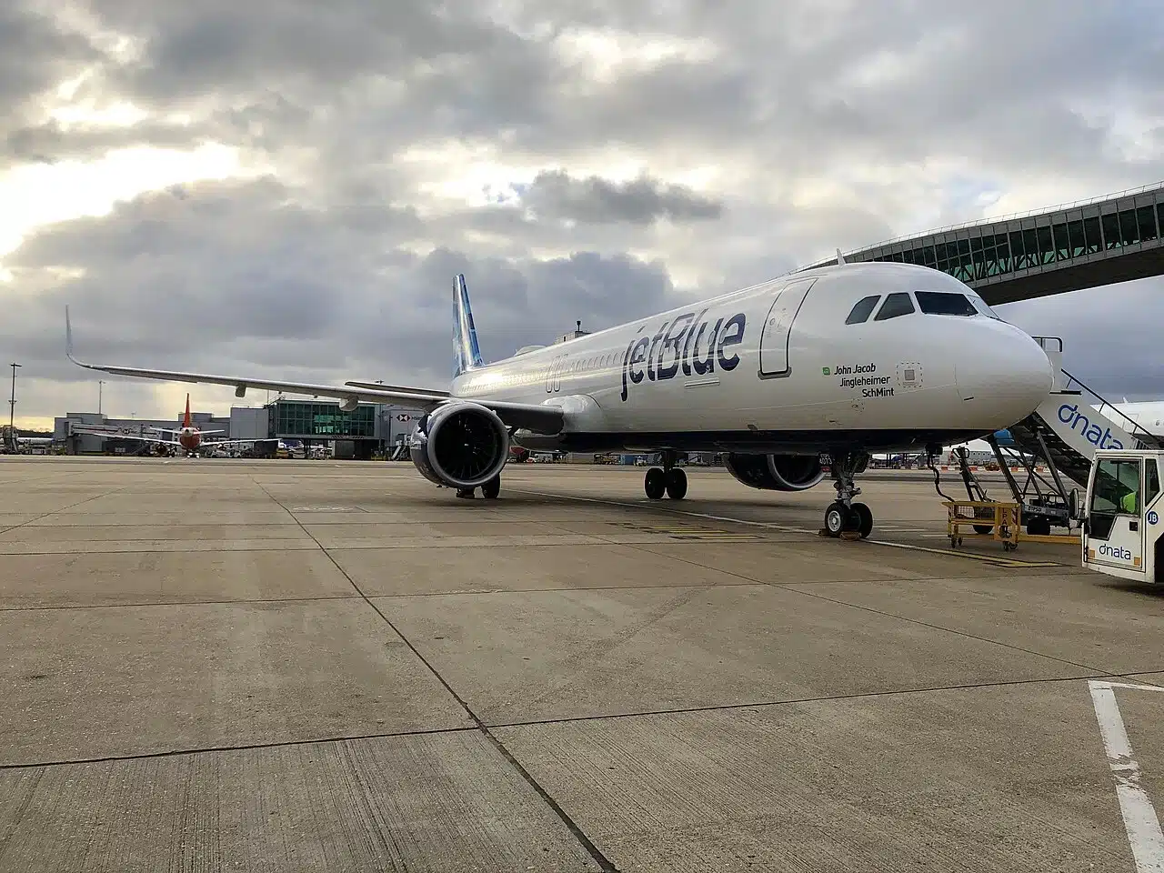 JetBlue Airbus A321 LR at the gate at London-Gatwick.