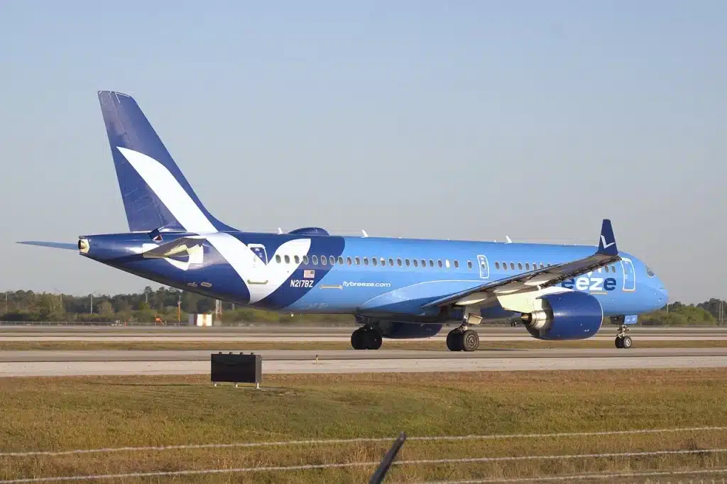 Breeze Airways Airbus A220 taxiing.