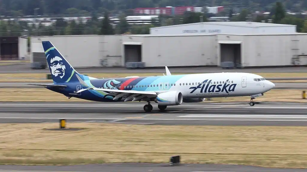 Alaska Airlines Boeing 737 Max 9 in the Seattle Kraken livery.