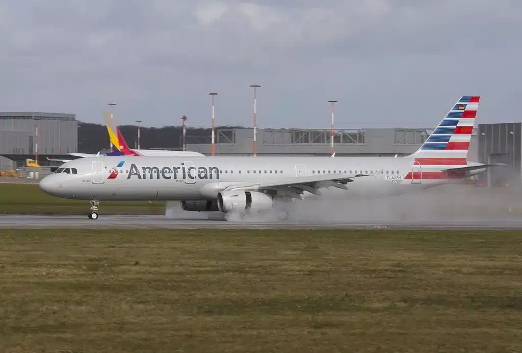 American Airlines Airbus A321 touching down after landing.