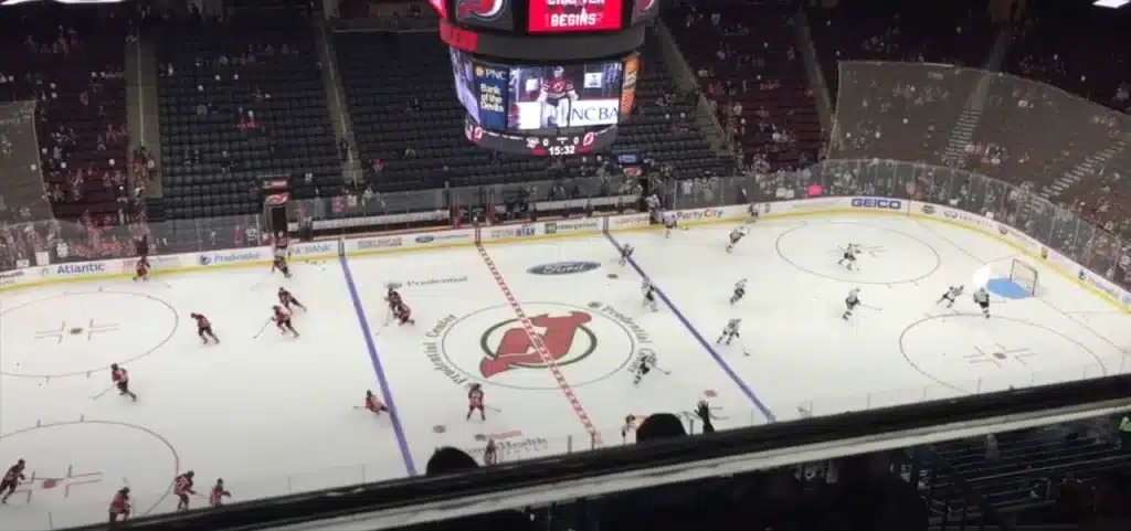 New Jersey Devils vs Pittsburgh Penguins in 2015.
