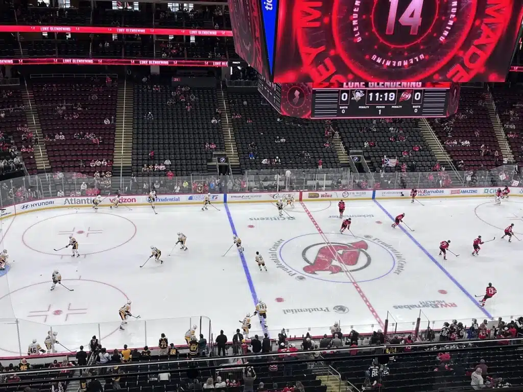 Pittsburgh Penguins vs New Jersey Devils in 2025.