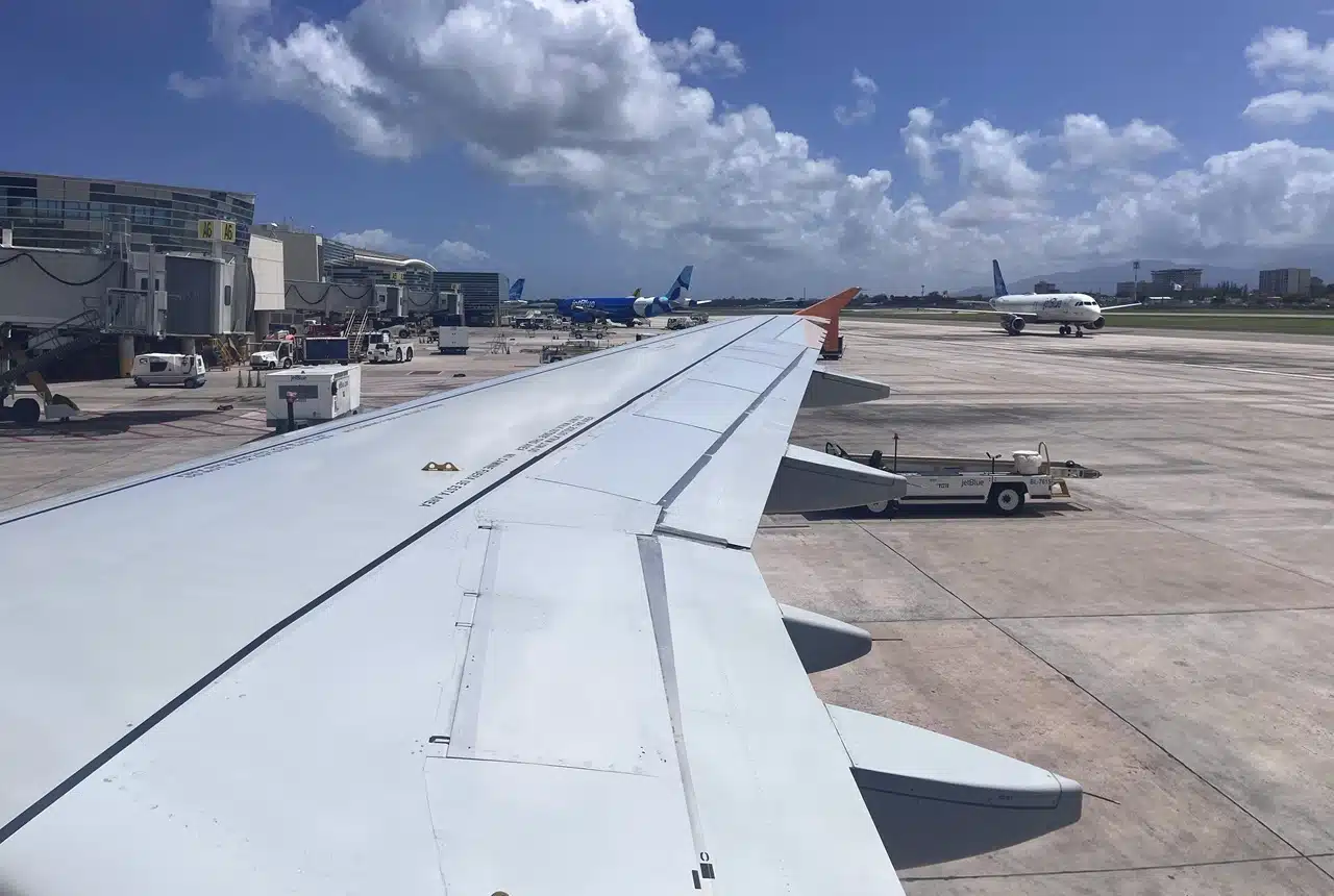 wingview of N608JB on our return flight from SJU to JFK.