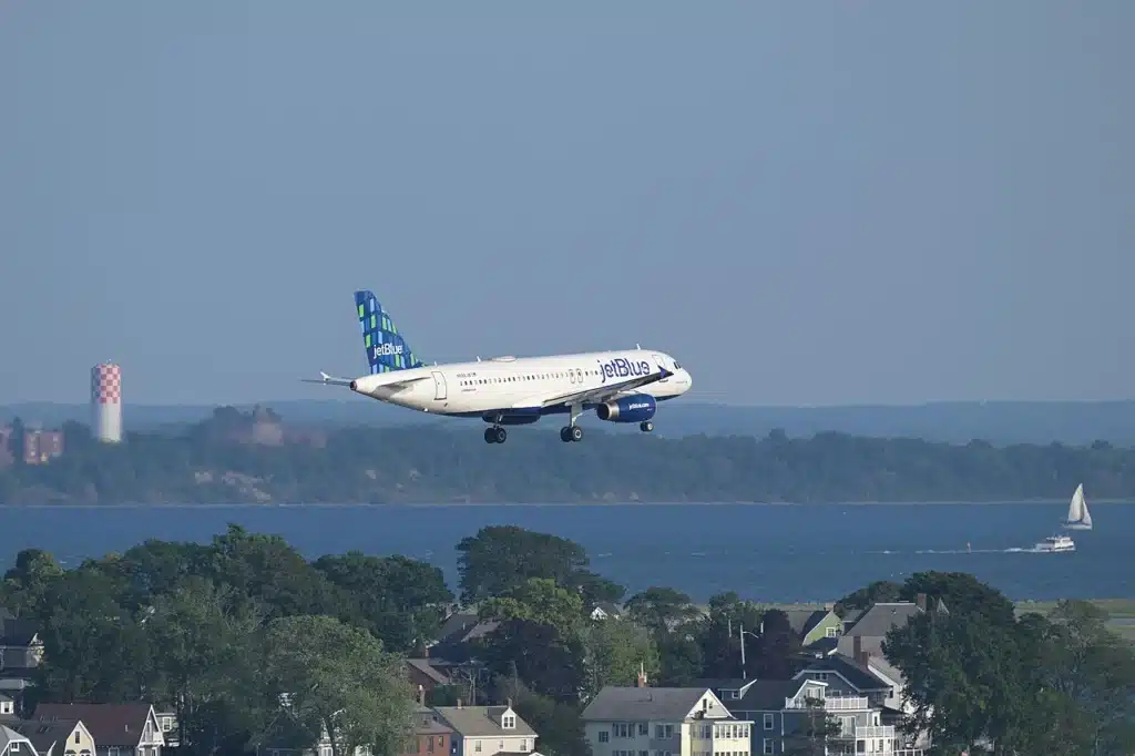 JetBlue A320 on final approach into Boston.