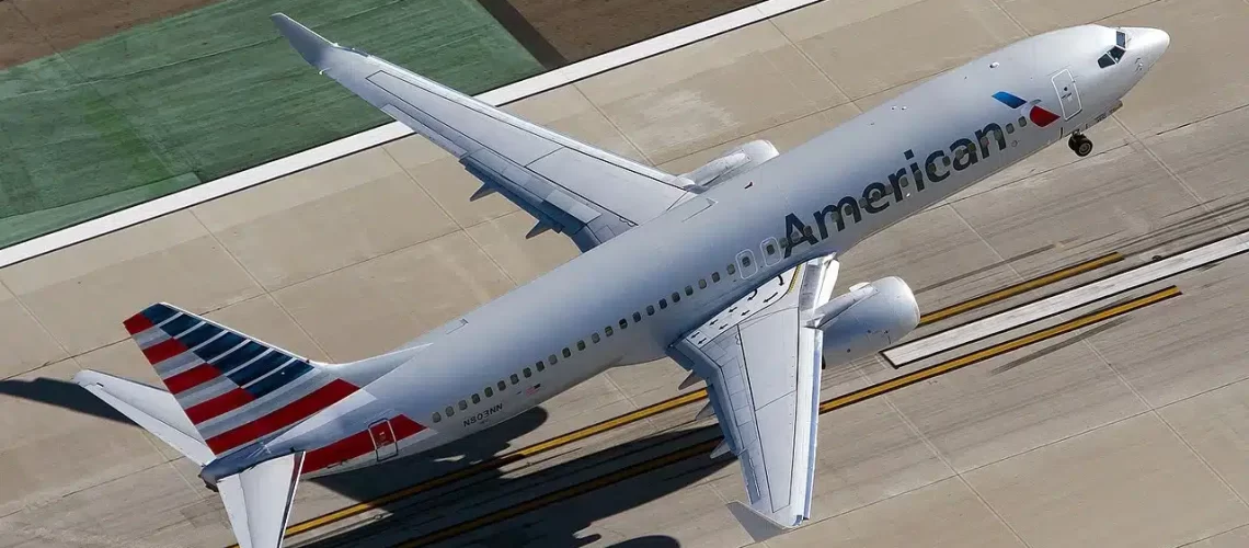 american-airlines-boeing-737-800-taking-off