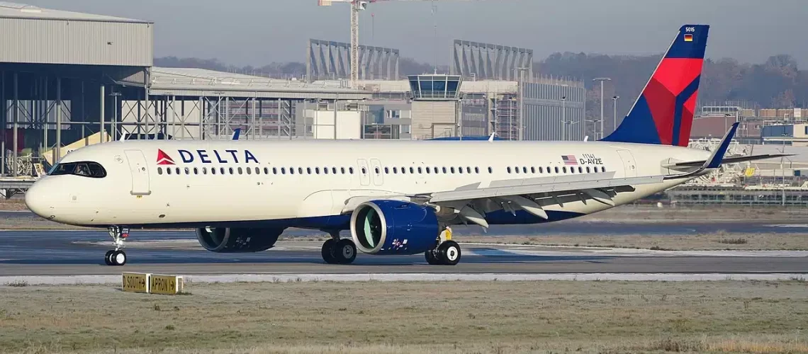 delta airlines airbus a321 taxing in Germany