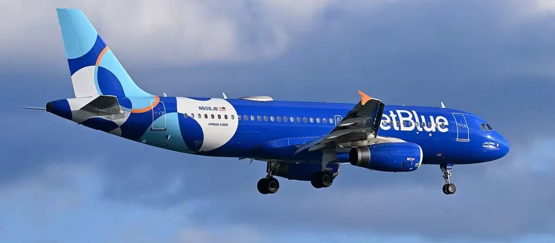 JetBlue Airways Airbus A320 landing at Boston - Logan.