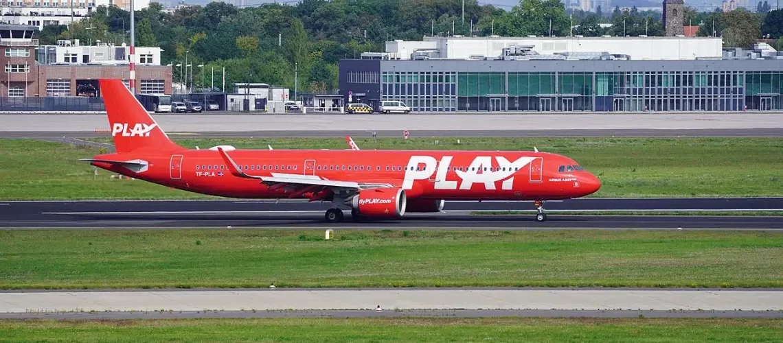 Play Airlines Airbus A321 landing in Berlin.