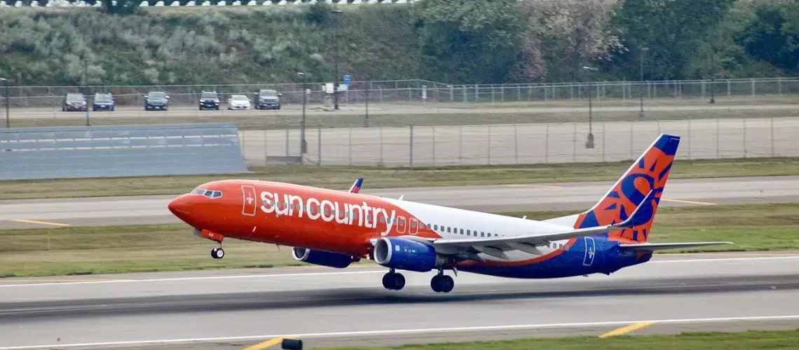 Sun Country Airlines Boeing 737 departing Minneapolis St Paul International Airport